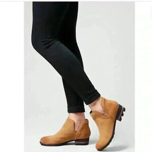 Sorell Lola Cut Out Ankle Bootie Size 6.5